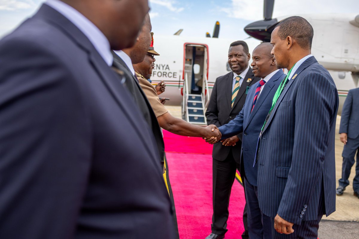 SuleimanRoba's tweet image. It was an honour to welcome H.E. Prof. @KindikiKithure E.G.H, Deputy President of the Republic of Kenya, to Entebbe, Uganda.

H.E. the Deputy President led the Kenyan delegation during the Summit of Heads of State and Government of Troop Contributing Countries (TCCs) to the…