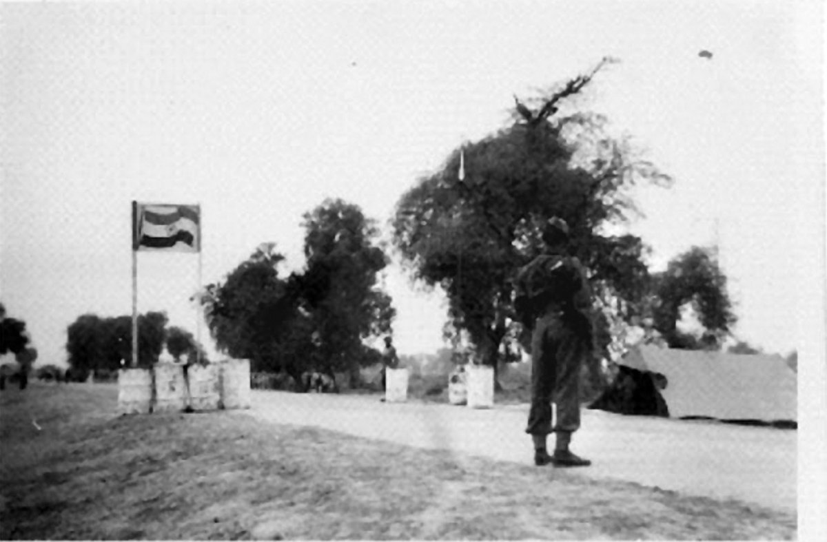 ssharadmohhan's tweet image. A rare 1947 photo of my grandfather Rai Bahadur Bakshi Badri Nath Chhibber (C.I.D.)representing #India & his counterpart from #Pakistan marking the boundary & the spot for the #AttariWagahBorder in #Punjab which has been closed now following the #PahalgamAttack
#Pahalgam