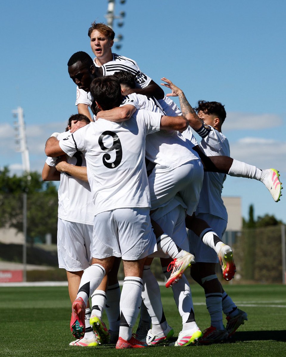 FT: Juvenil A 2-0 Rayo Alcobendas!!!!

⚽️ Álvaro Lezcano &amp; Diego Aguado.

Álvaro Arbeloa and Julián Carmona’s team is crowned champions of the league!!!

ENHORABUENA!!!! CAMPEONES 🏆🤍.