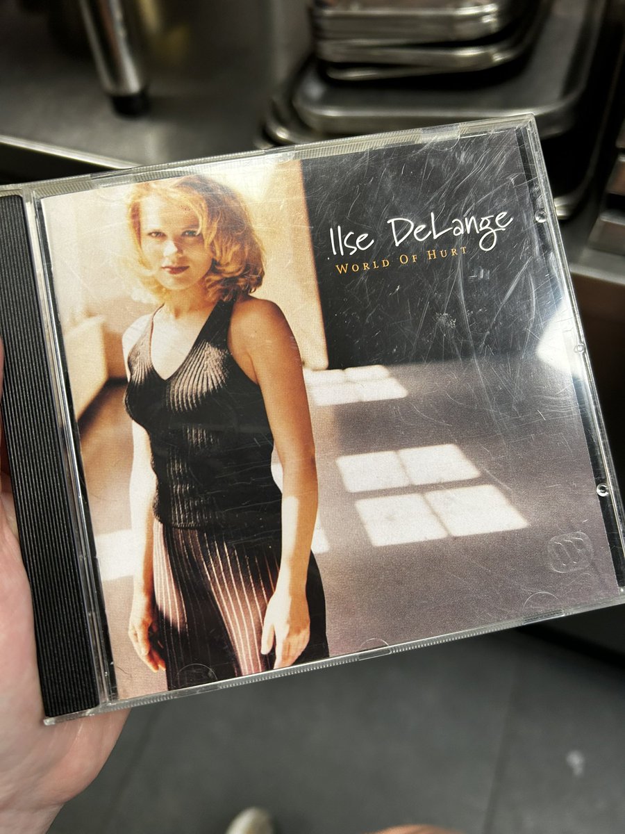Een golden oldie gekregen 👑  #kingsday 

<a href="/IlseDeLange/">Ilse DeLange</a>