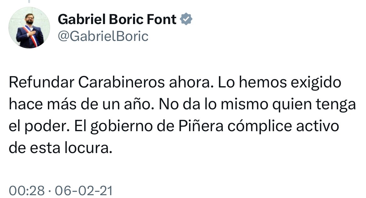 Este sinvergüenza ahora saluda a carabineros por su aniversario.