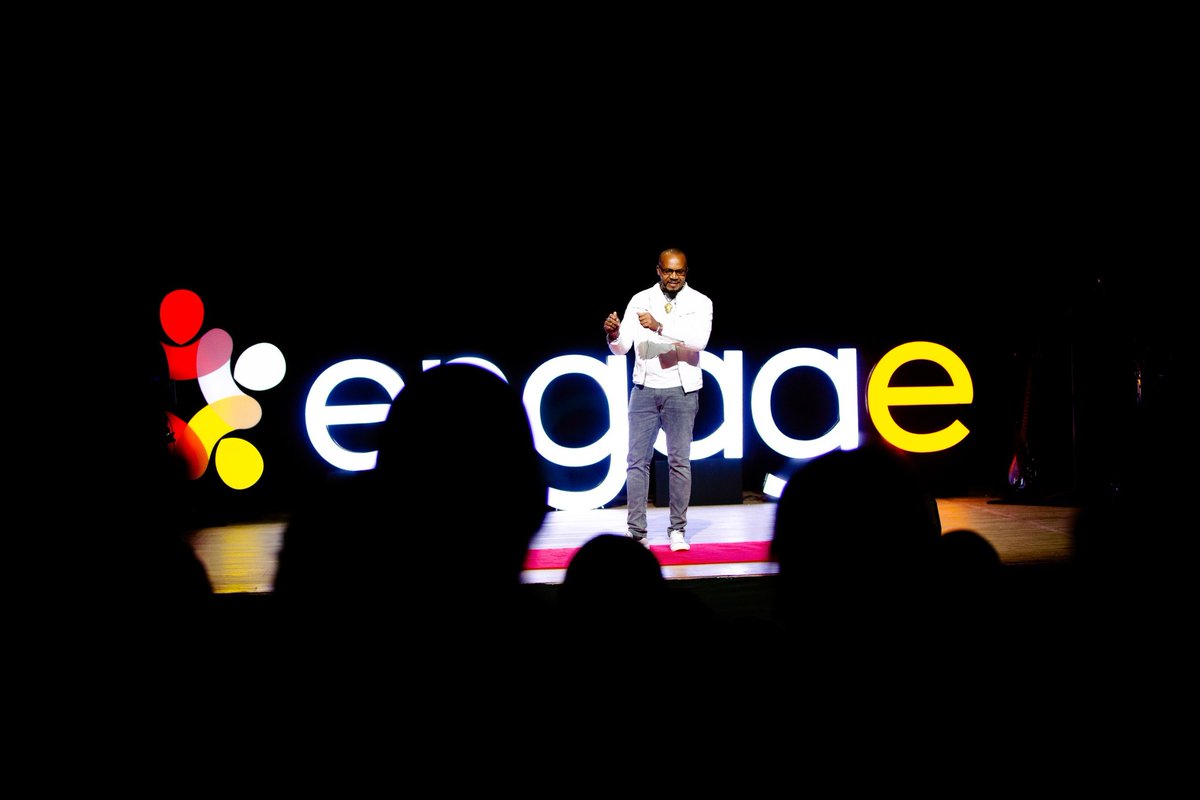 SafaricomPLC's tweet photo. Our first speaker of the night was David Nahinga, who shared an inspiring story about how his drive to build something his father couldn’t pushed him forward in life.
#SafaricomEmerald #LimitlessYou
#EngageKe https://t.co/4yl7jSTkys