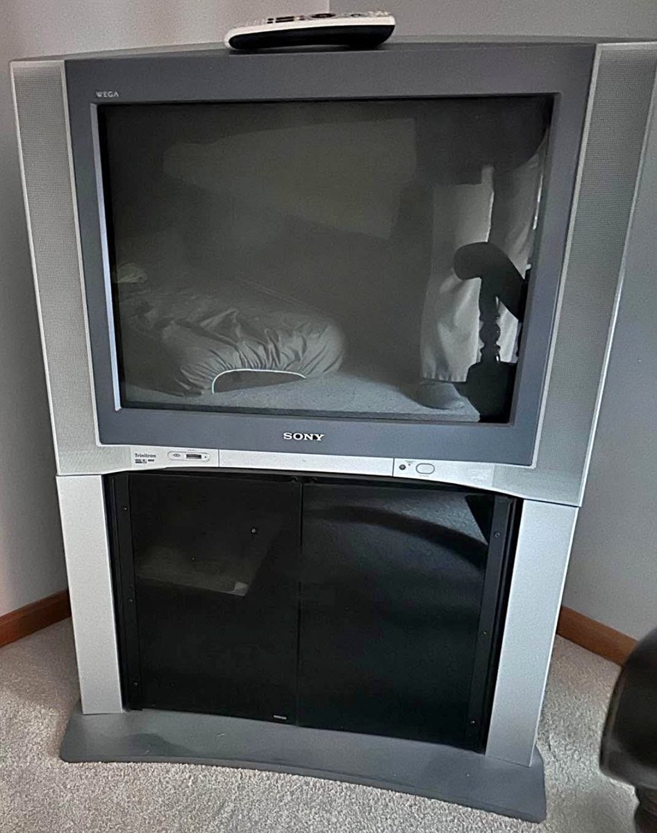 Free 27" Sony in Hamilton, Ohio