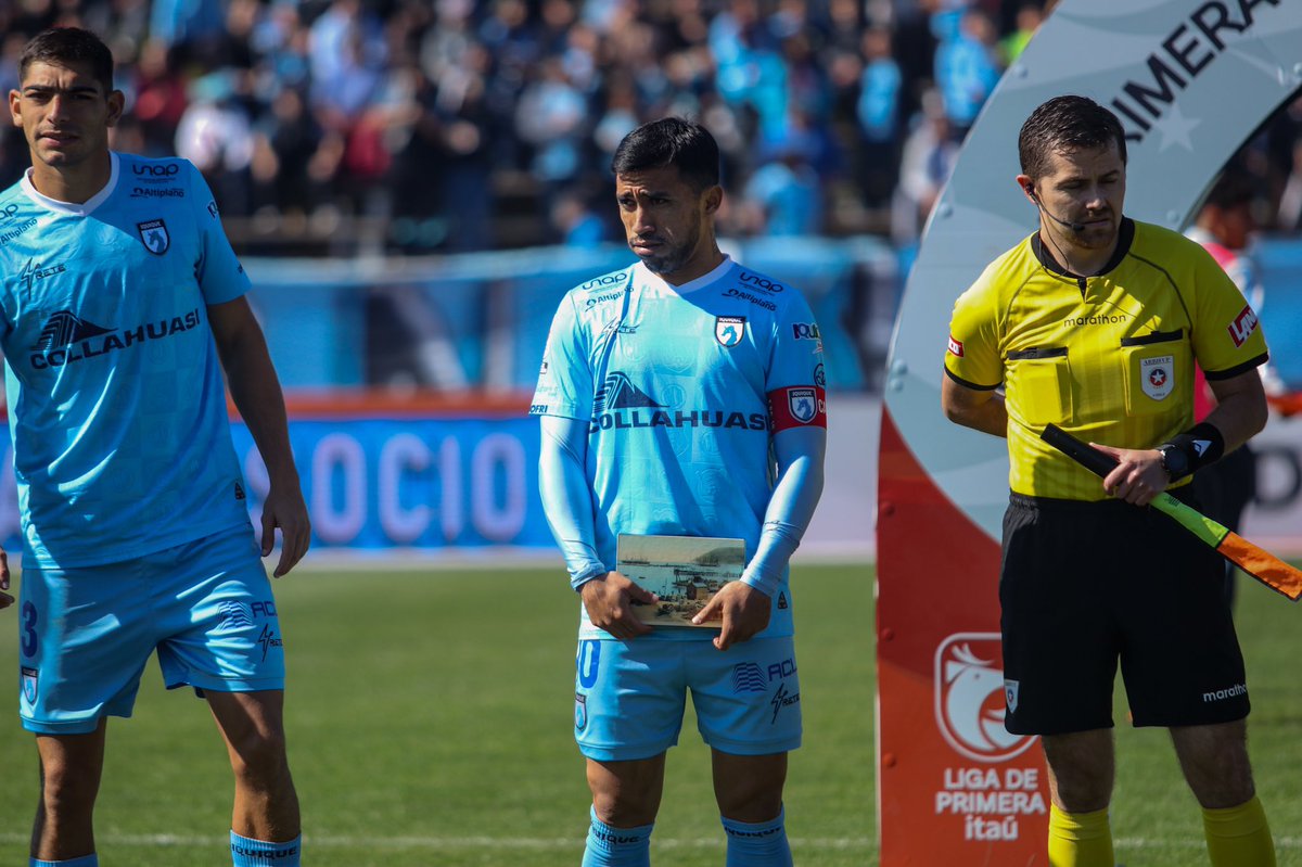 Los libros sustituyen a los banderines: nuestro capitán, Edson Puch, junto al capitán de O’Higgins, intercambian libros en el sorteo de capitanes, como conmemoración al Día Internacional del Libro.

Leer es soñar con los ojos abiertos 📚🐲
#VamosDragones🐲