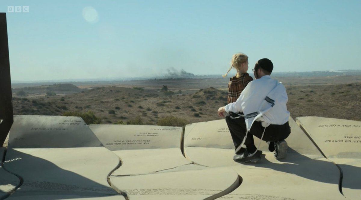 Calzeto1_'s tweet image. started watching Louis Theroux&apos;s BBC documentary on the Jewish settlers in the West Bank. I am immediately captivated by just how perveted it all is when there is a camera shot of a father blissfuly treating his child to scenery of the war in Gaza like it&apos;s a tourist attraction.