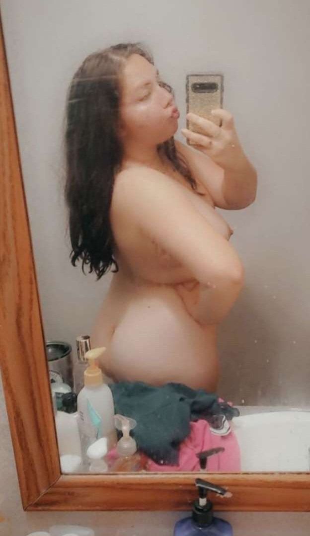 sekretgus's tweet photo. Corilynn @CL_Official77 loves to #expose her #chubby little #tots and fat #ass https://t.co/4G62U24M0A