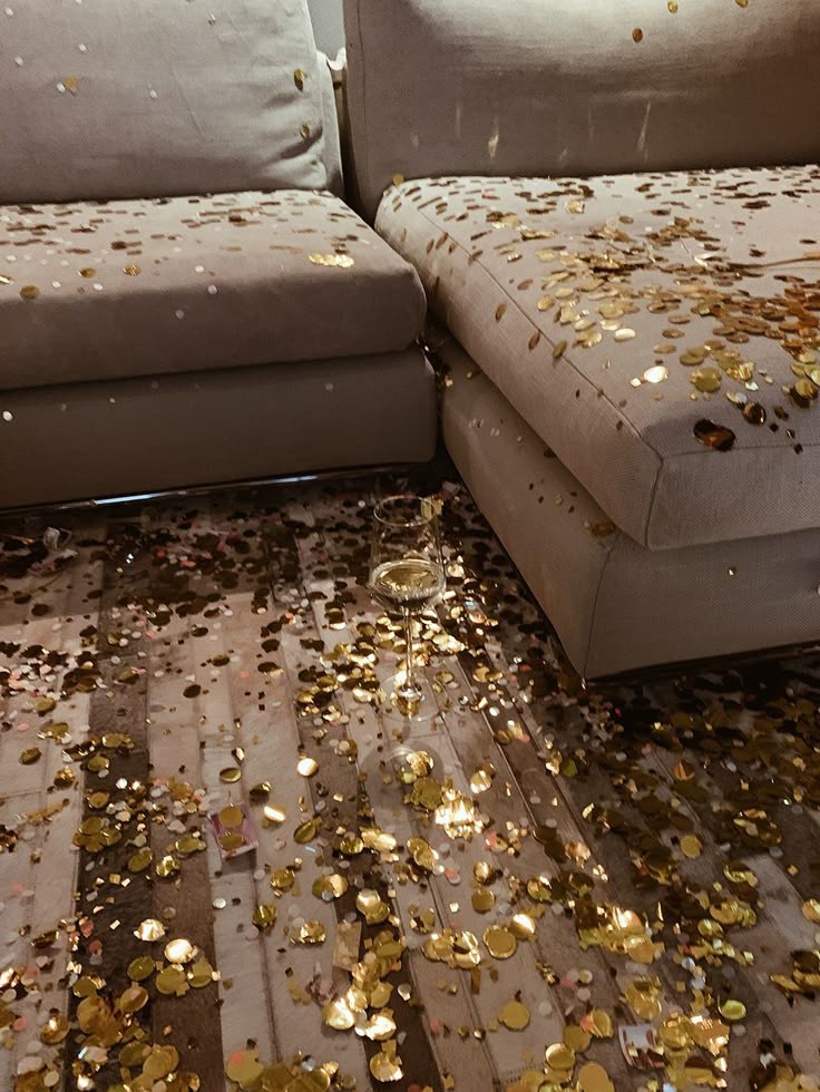 Еᥴ᧘ᥙ ᥱᥴᴛь чᥱᴛыρᥱ ɯ᧐ᴛᥲ, δыᥴᴛρ᧐ κ᧐нчᥙᴛᥴя ᥴуδδ᧐ᴛᥲ
Я ʍᥱɯᥲю джᥙн ᥙ ᴛ᧐нᥙκ, нᥲчᥙнᥲᥱᴛᥴя ᴛᥱκᴛ᧐нᥙκ

Оставьте пышные залы дворцов, господа, сегодня музыка звучит в моем доме, и по заявкам! Настоящий питерский вайб свободы!

/<a href="/m_lermontov_/">михаил лермонтов</a>