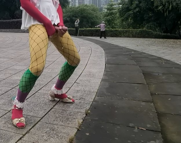 重庆 露出丝袜男 tweet media