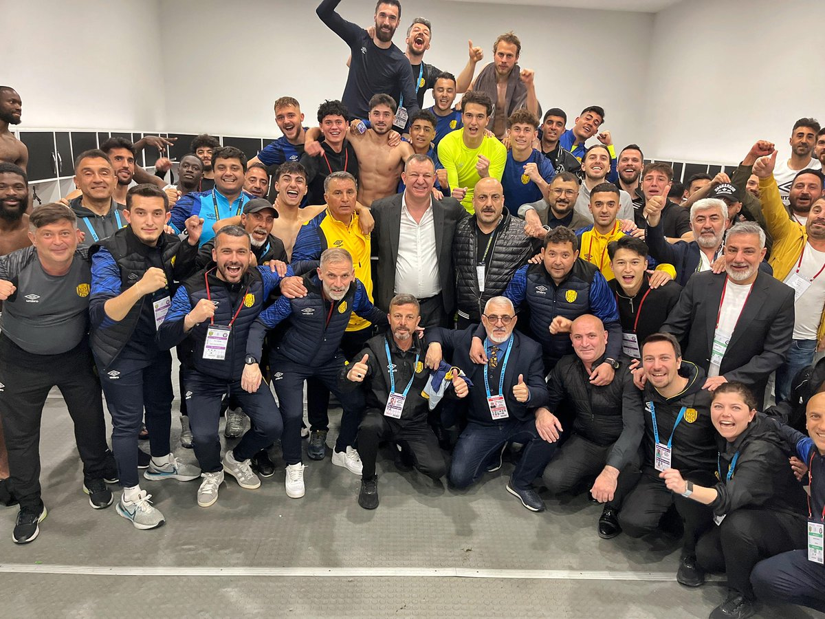 Oyuncularımla gurur duyuyorum…

Bugün desteğini esirgemeyen maçın ilk dakikasından son dakikasına kadar destek olan MKE Ankaragücü taraftarımıza çok teşekkür ederim. Bu galibiyet bütün Ankaragüçlü olan herkese armağan olsun. 💛💙🙌🏻

Kaldı son 180 dakika… #pesetmekyok