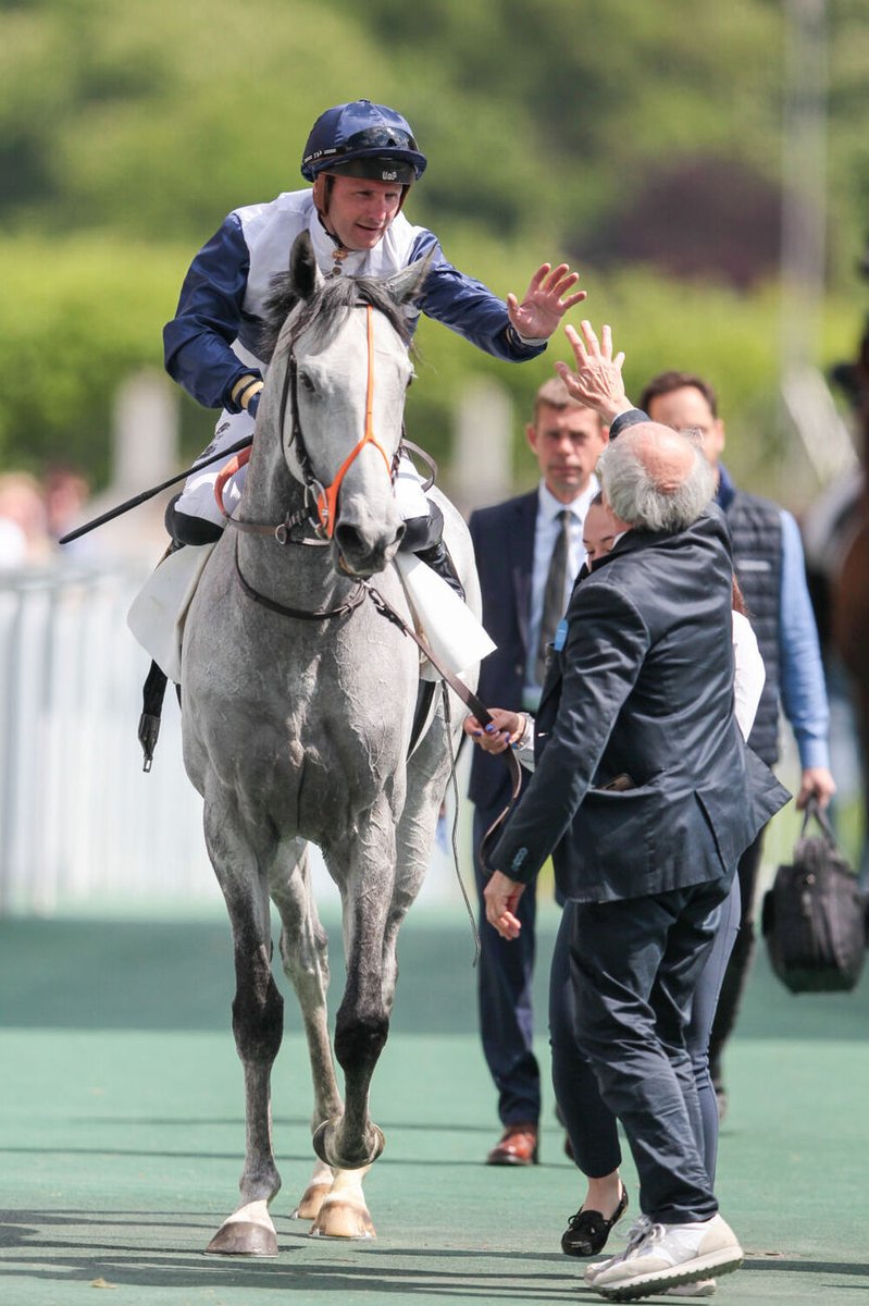 🏆 PRIX DE BARBEVILLE (Gr3), LONGCHAMP
Présage Nocturne (Wootton Bassett <a href="/coolmorestud/">Coolmore</a>) s’offre son premier Groupe sous l'entraînement d'A &amp; G. Botti et rêve désormais d’Amérique… ou du Prix Vicomtesse Vigier (Gr1) !
<a href="/pasquito60/">Pasquier Stéphane</a> 
<a href="/InfoArqana/">ARQANA</a> 
#JourdeGalop