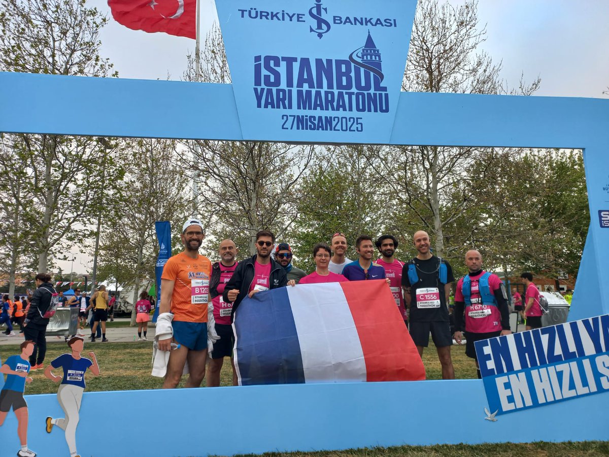 Le #istanbulyarımaratonu a tenu ses promesses d'être le plus rapide #enhızlı : record personnel au semi marathon battu d'une minute, en 2h16'29" (eh oui chaque seconde compte !) #diplomatiesportive
