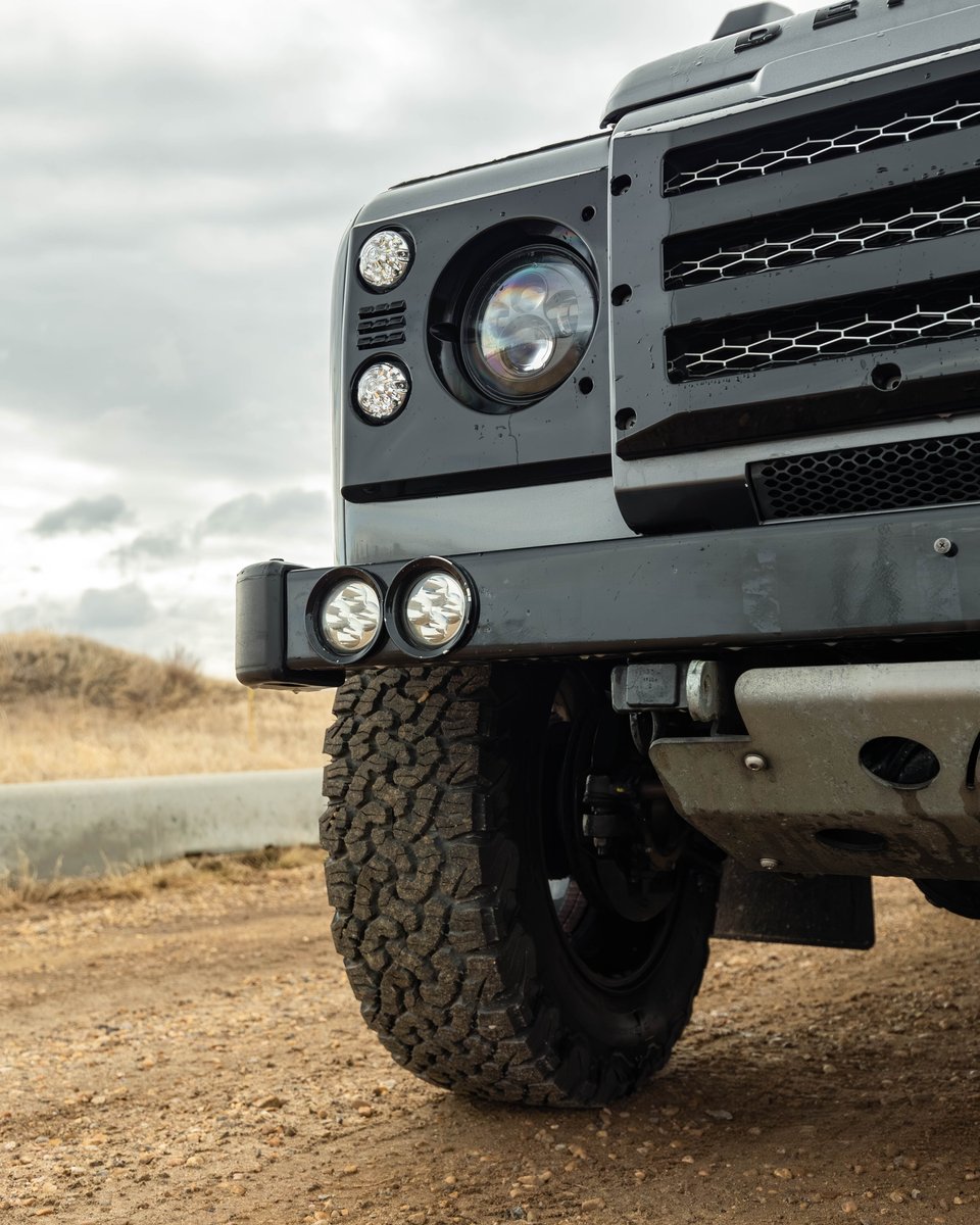 ShrwdMotorcars's tweet photo. This 1996 Land Rover Defender is the definition of adventure-ready
 Iconic design, legendary off-road capability, and a presence that turns heads on any terrain
#SherwoodMotorcars #LandRoverDefender #AdventureReady #Classic4x4 #YEGTrucks #OffRoadLegend #BritishBeast https://t.co/hPl6kkFk0g