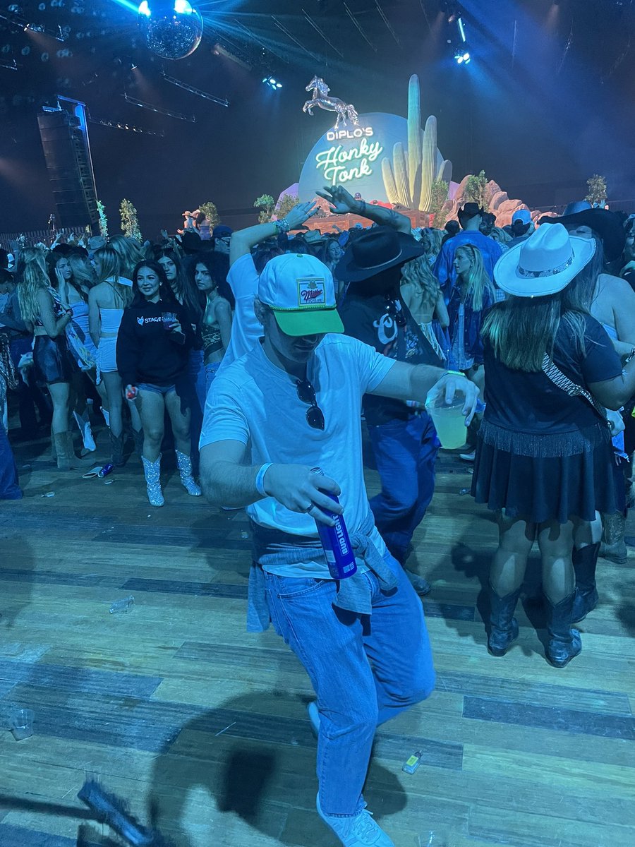 postedguy's tweet image. Jumped on the pump fake