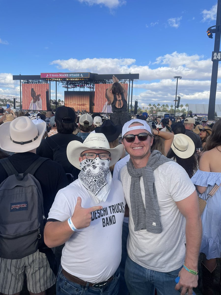 postedguy's tweet image. Jumped on the pump fake