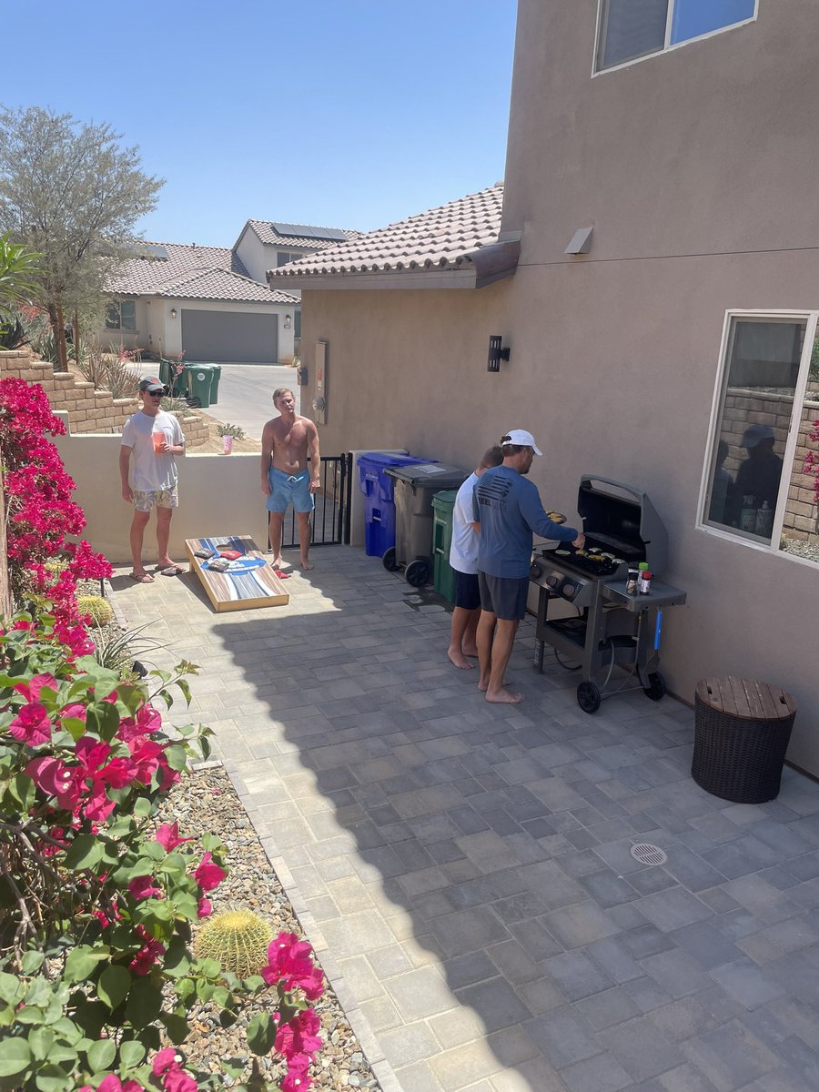 postedguy's tweet image. Jumped on the pump fake