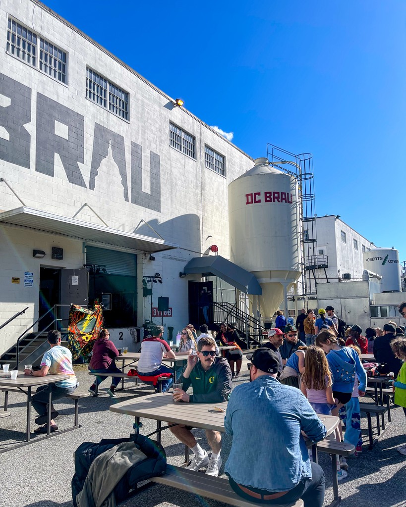 It isn’t Sunday Funday without a trip to the beer garden! Swing by the taproom for fresh brews, boozy slushies, and tasty eats to end the weekend on a high note!
