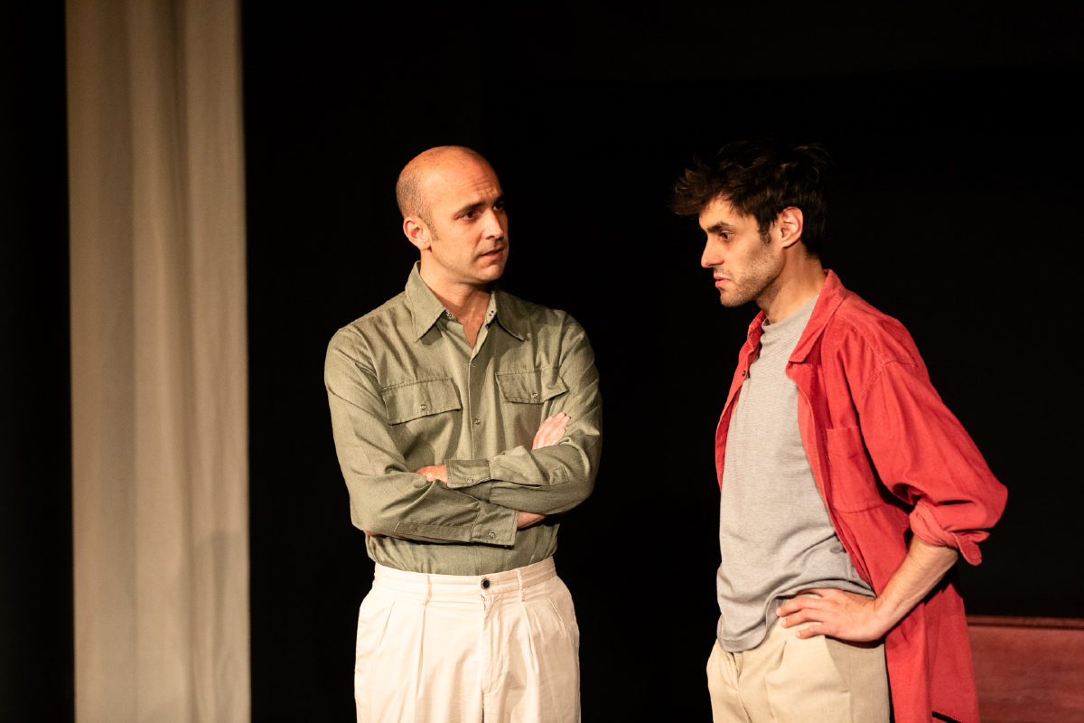 centrodramatico's tweet photo. 👬#LasApariciones, dirigida por #JuanCeacero y escrita por #FernandoDelgadoHierro, es una obra que se pregunta por lo que está por venir y por la capacidad de los cuerpos en escena para hacer lo presente.
¡Muy pronto en el #Dramático! 🙌
🗓️9 MAY–15 JUN
👉https://t.co/lfbDijjPux https://t.co/wvg5Ti7oKp