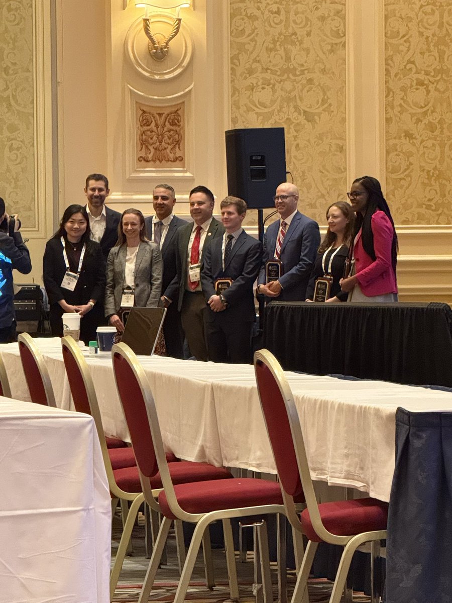 Congrats to all YU of the year awardees! <a href="/DrJohnSfakianos/">Dr. John Sfakianos</a> 

#AUA25