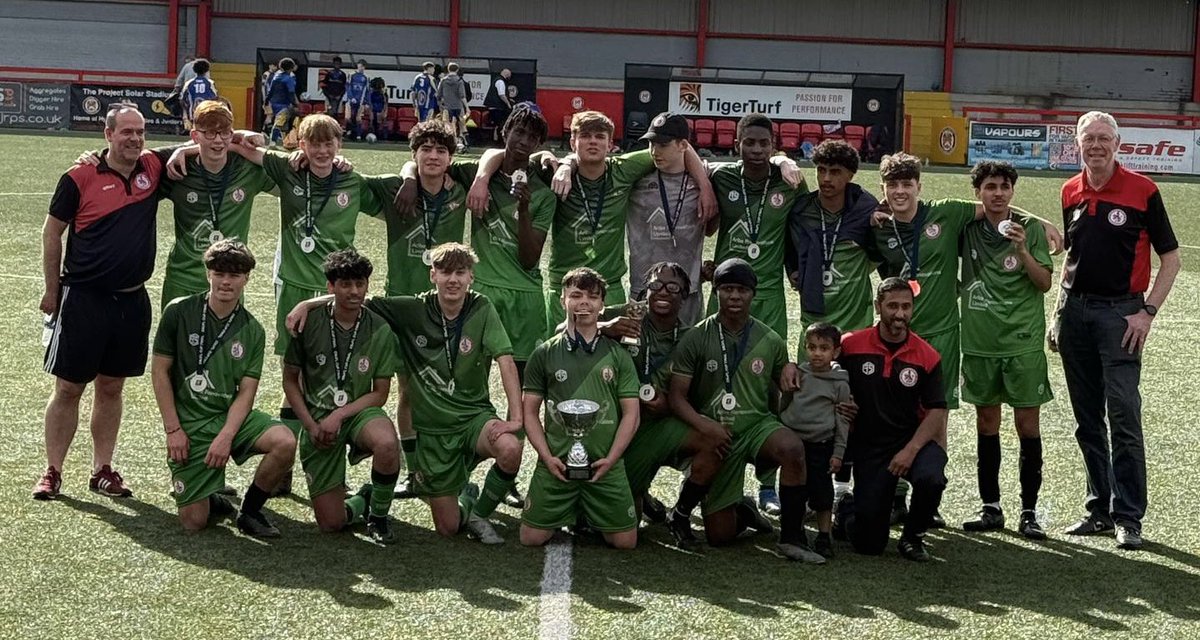 What an afternoon, the lads did so well to lift the EMJFL Presidents Cup. 2-0 down but came back strongly to win 6-2.
Riley ⚽️⚽️, Taylor ⚽️⚽️, Lucio ⚽️and MOM Perfect ⚽️. <a href="/Chaddyfcjnrs/">Chaddertonfcjnrs™©</a> <a href="/ChaddertonFC/">Chadderton FC</a>