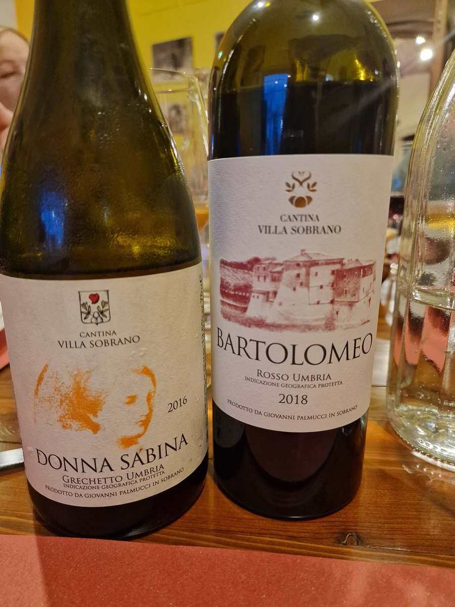 Nice #Umbrian pair at Agriturismo Cerqueti last evening. #vinoumbria