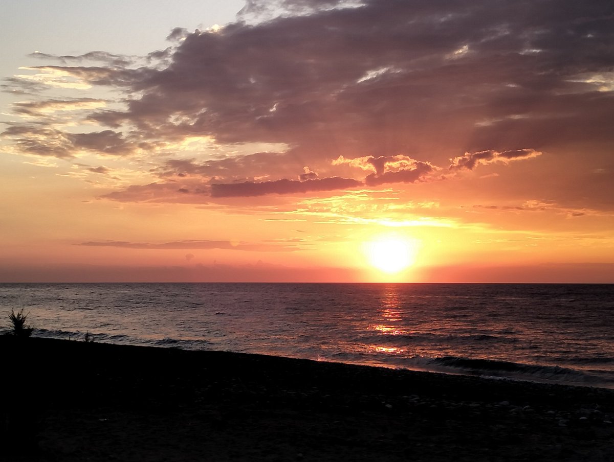 angelikitsakani's tweet image. #goldenhour #Samos