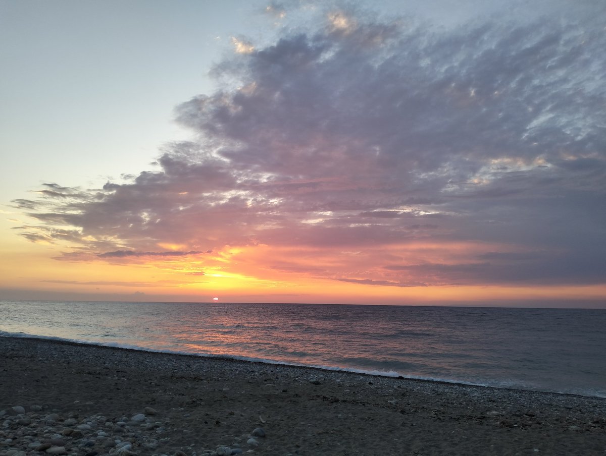 angelikitsakani's tweet image. #goldenhour #Samos