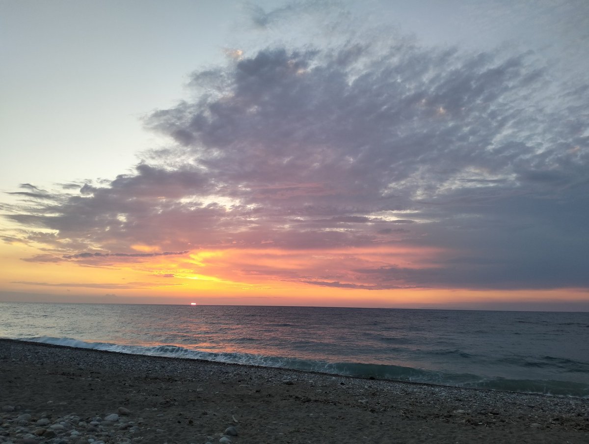 angelikitsakani's tweet image. #goldenhour #Samos