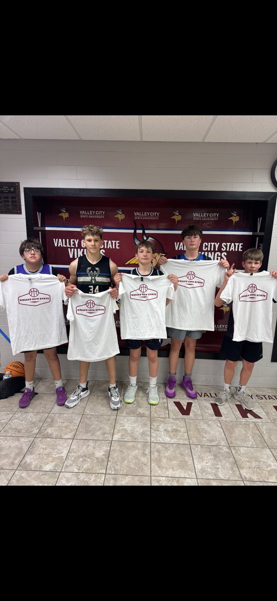 🚨Our first champion of the day! 🚨

🏆In the 6-7th grade boys Division🏆

🌪️The Tornadoes

#TheValley
#TheNastyNorth
#3V3