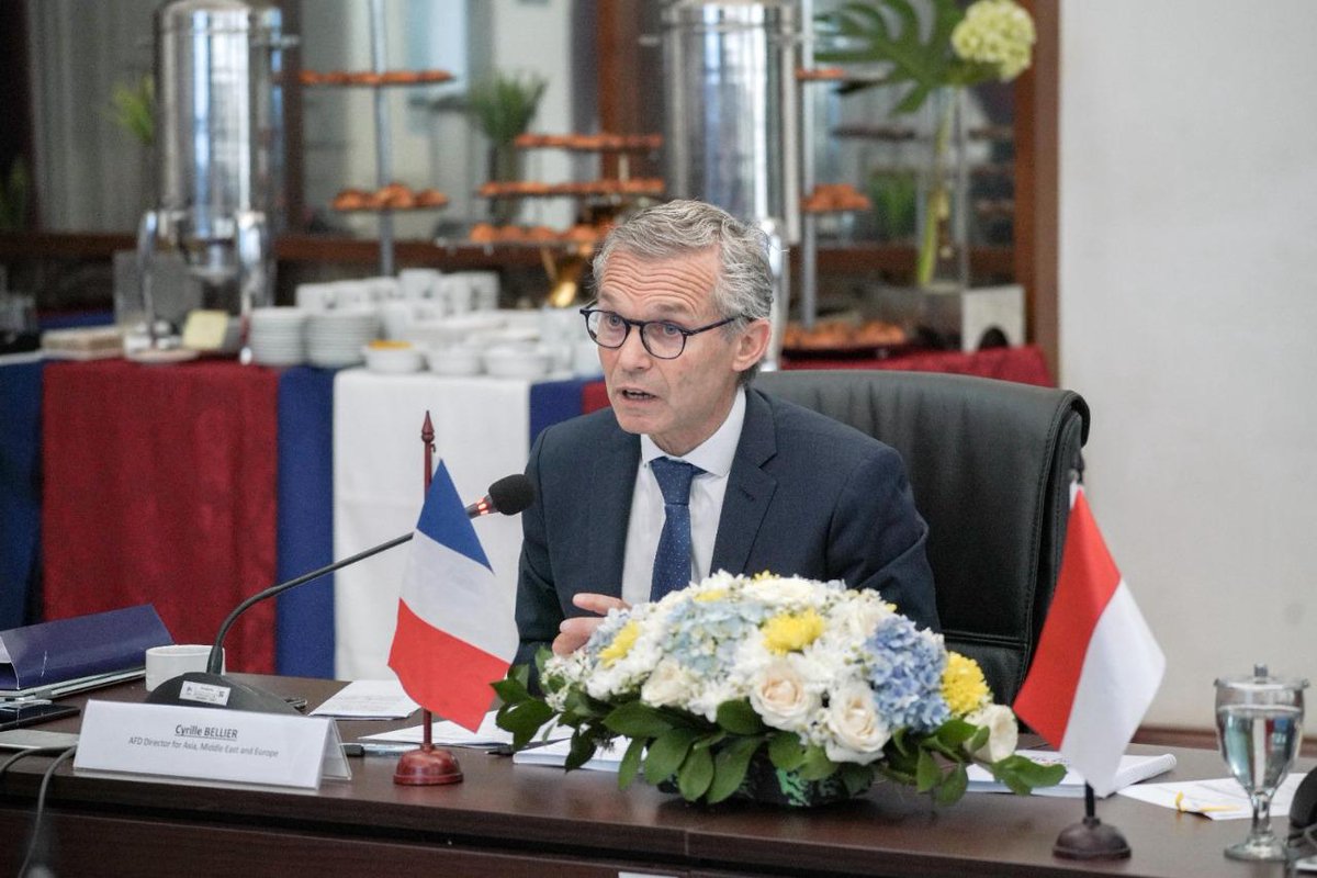 Priviledged to co-chair the Bilateral Consultations with the Government of Indonesia in Jakarta at Bappenas. #Indonesia, a key actor for international partnerships in the #IndoPacific, focused on #EnergyTransition, #biodiversity, addressing global and national challenges