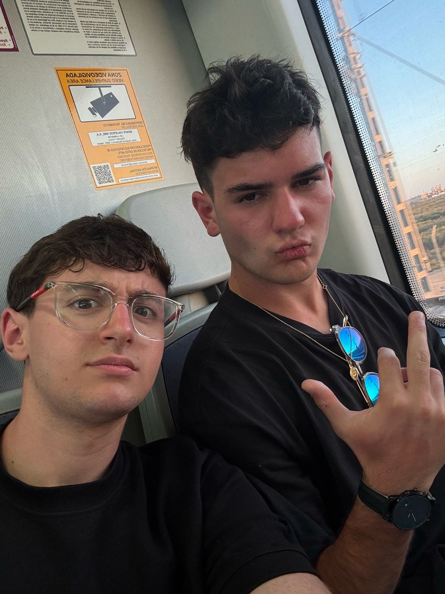 Me with a fan <a href="/ismaelfahssi_/">Ismael Fahssi</a> 📸👽