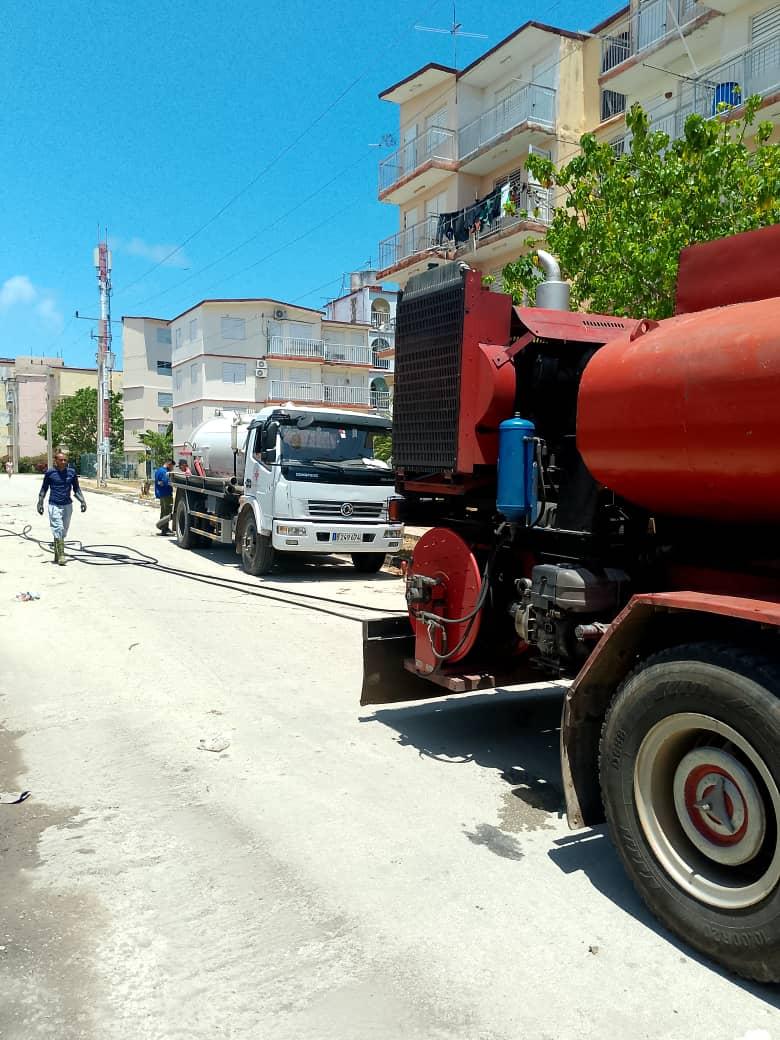 EAAVillaClara's tweet photo. Trabajos realizados por los equipos especializados de la UEB de Logística y Equipo en el reparto Van Troy del municipio de Caibarien.
#EAAVC
#JuntosPorVillaClara https://t.co/dvj8hAJeL1