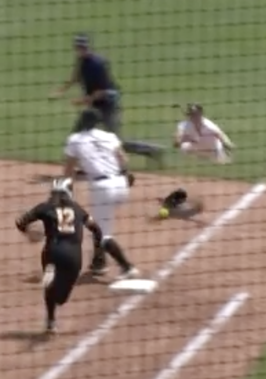 Nealy's second hit of the game!

 <a href="/ContextSoftball/">no context college softball</a> 

#SMTTT | #RiseAsOne