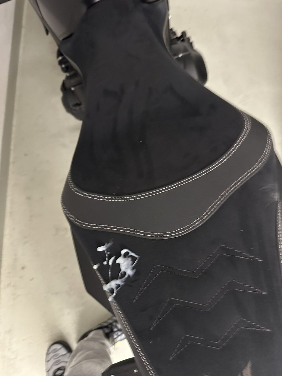 Not my bike 👀

#gearfetish #motosexual #gaybiker #gearhead #exhib #risky