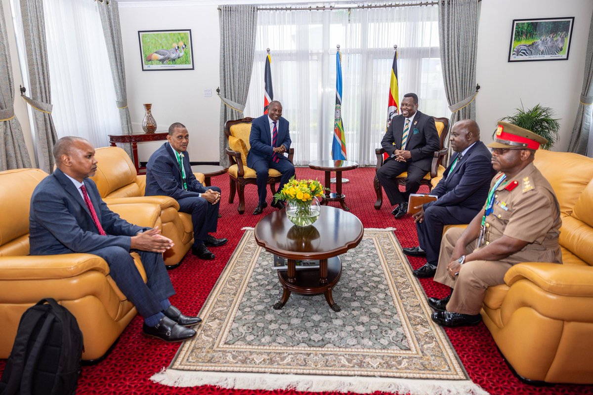 SuleimanRoba's tweet image. It was an honour to welcome H.E. Prof. @KindikiKithure E.G.H, Deputy President of the Republic of Kenya, to Entebbe, Uganda.

H.E. the Deputy President led the Kenyan delegation during the Summit of Heads of State and Government of Troop Contributing Countries (TCCs) to the…