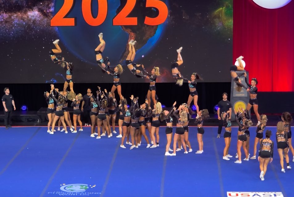 JTV_HD's tweet photo. Cheer Extreme Sr Elite HITS WORLDS Day 1 https://t.co/xxMZBBQjr2 via @YouTube @JennaHarps 

Sr Elite HITS!!! Link above ⬆️ https://t.co/yyXfpIFqZO