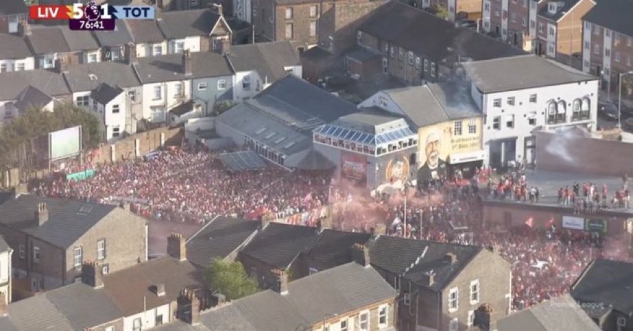 The_Forty_Four's tweet image. There’s gonna be some sore heads in work tomorrow morning 😂😂😂