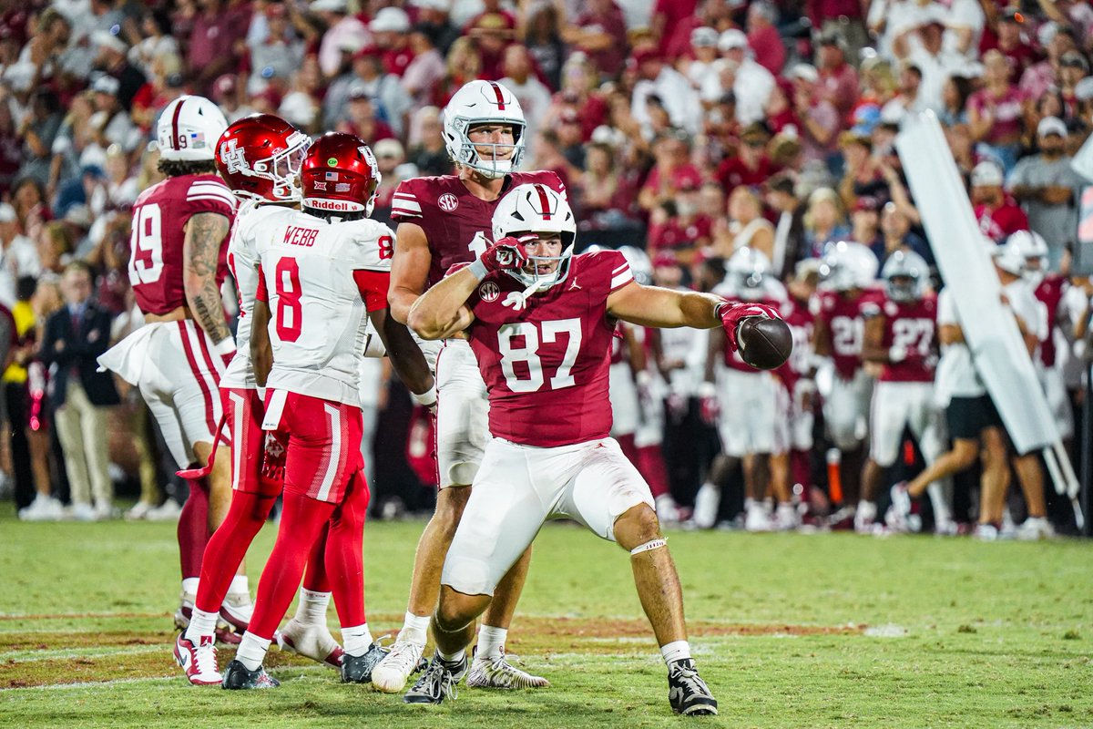 I’m told that former #Sooners TE Jake Roberts has received mini-camp invites from the Kansas City Chiefs and Las Vegas Raiders.

Roberts, who spent time at North Texas and Baylor before finishing his college career at OU, caught 12 passes for 112 yards and two TD’s in 2024.