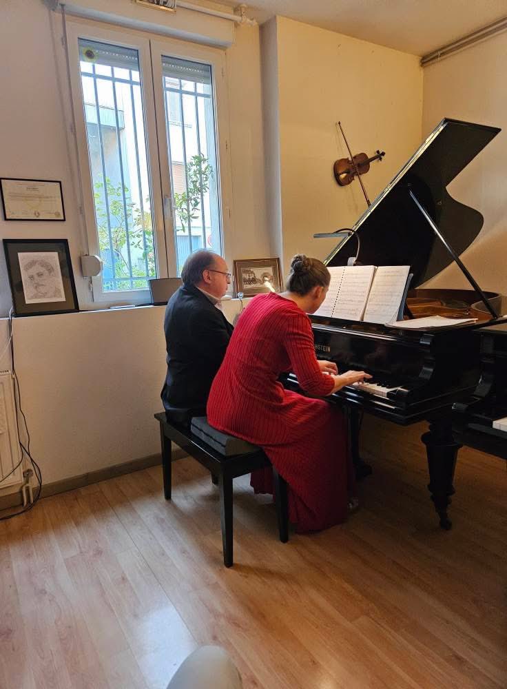 DominiqueArbey's tweet photo. Un très beau moment musical cet après-midi avec le Duo Vinteuil, lors d’un concert privé chaleureux et intimiste.
Pour celles et ceux que nous n’avons malheureusement pas pu accueillir faute de place, une seconde séance est prévue le dimanche 1er juin à 15h. https://t.co/eH7SymbwYb