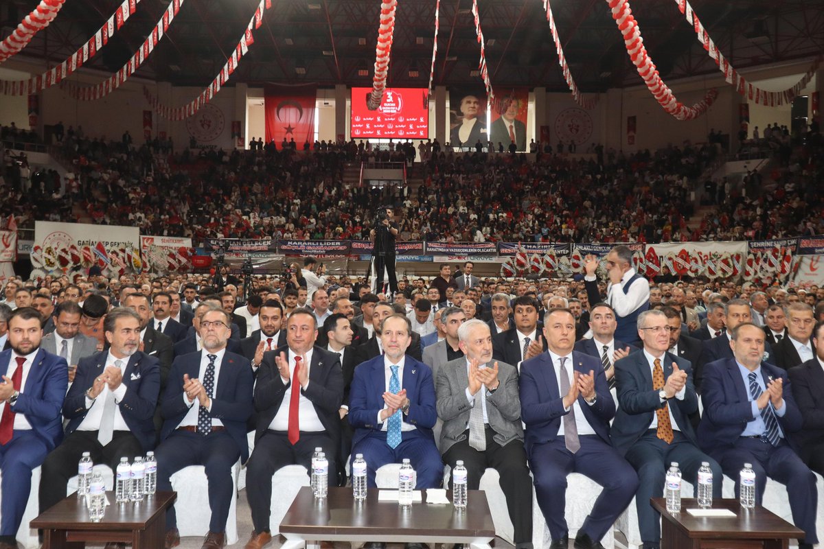 Gaziantep Kongremizi büyük bir coşkuyla gerçekleştirdik. Kongrede güven tazeleyen divanı tebrik eder başarılar dilerim.
