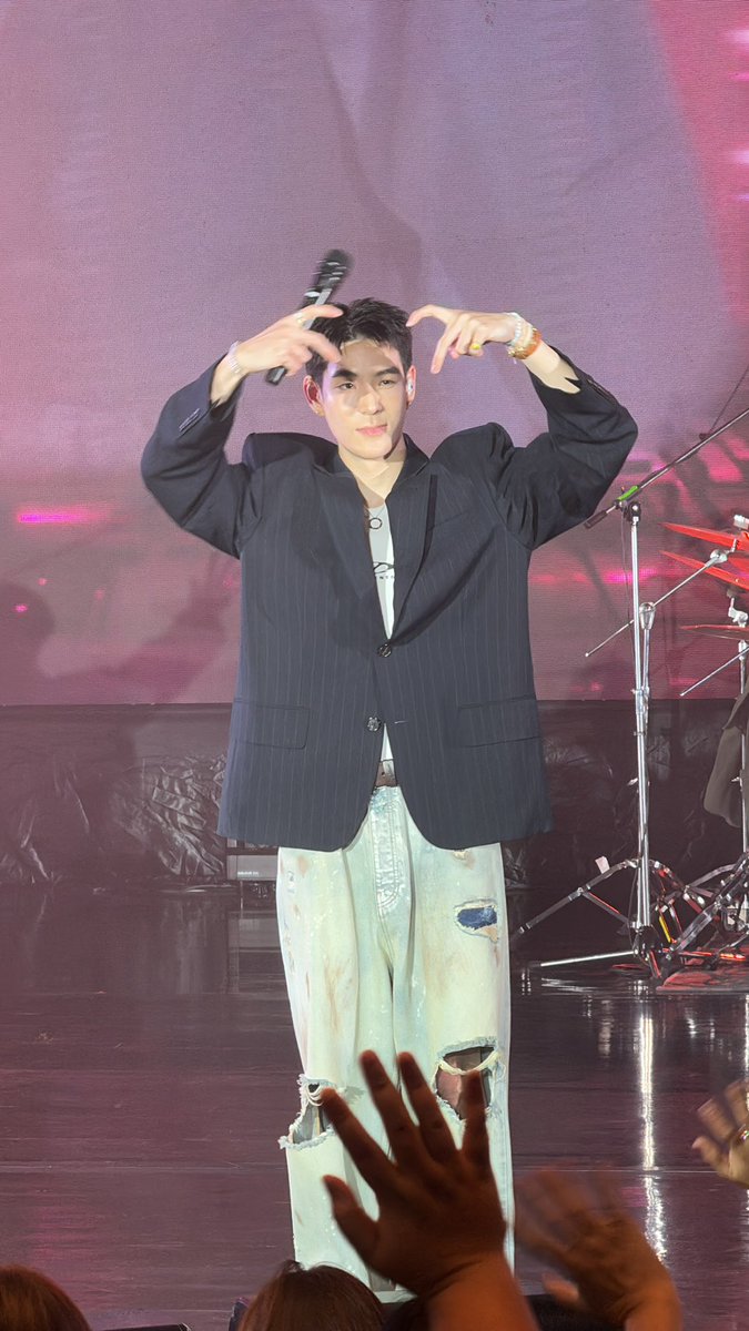 FaiKra1's tweet photo. วันนี้ก่อนไปหา มีมอไซค์มาสอยกระจกข้างไป นอยมาก รถต้องเข้าอู่ แต่เจอเจเจ หายนอยละ 🤏🏻ยาใจมากกกกก พฤติกรรมเหมียวแบบนี้ที่เดียวในโลก

#GreenWave1065
#CoverNightLive #BoysBeloved
#CoverNightLivexOabIceJaylerr 
#JAYLERR https://t.co/d1KvmeleUc