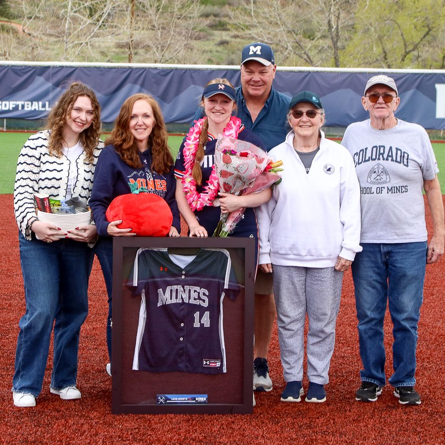 Helluva Senior Class. Congratulations on all your accomplishments, and thank you all for everything you've done for Mines Softball 🧨🫏🥎💙

📸 - Will O'Neil

#HelluvaEngineer