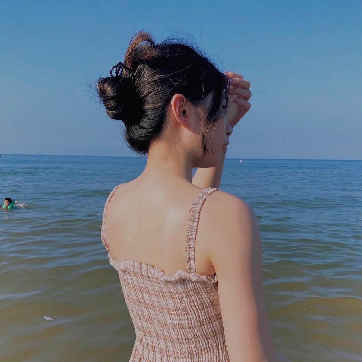 最近南部的天氣
熱到快不行了🔥🥵
真的很想再去海邊玩水
只是我白皮膚，紫外線對我很傷😭
每次防曬都是沒在省的，狂抹🤣😂
-
題外話，夜深人靜的我….也會自己熱起來😈
#南部 #屏東 #高雄 #大學生