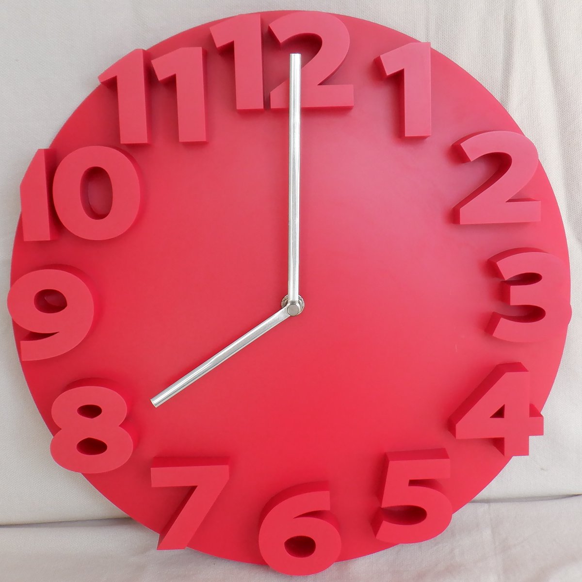 EverRotating's tweet image. Good morning! 👋

Time waits for no one, and he won't wait for me... 🕗

Here we have a large red plastic wall clock with raised numbers. 35 cm in diameter. Originally for sale in John Lewis stores. 🔴

🛒 ebay.co.uk/itm/2360062112…

#Clock #WallClock #8am #eBay
