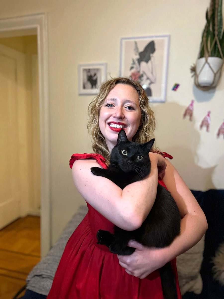 I brought home Dahlia six years ago today. I couldn’t have wished for a better kitty ❤️