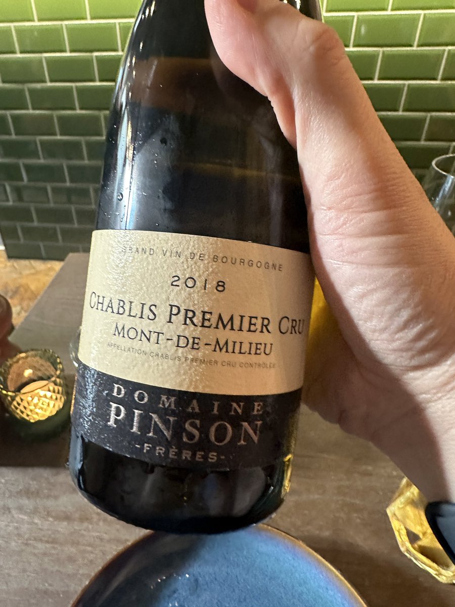 Tom Fahey (@eaterwriter) on Twitter photo This is very nice but I’ll never comprehend why the producer stubbornly refuses to offer a screwcap version. Don’t @ me I only drink wine from New Zealand and have no views on the output of other nations. 😘 This is very nice but I’ll never comprehend why the producer stubbornly refuses to offer a screwcap version. Don’t @ me I only drink wine from New Zealand and have no views on the output of other nations. 😘