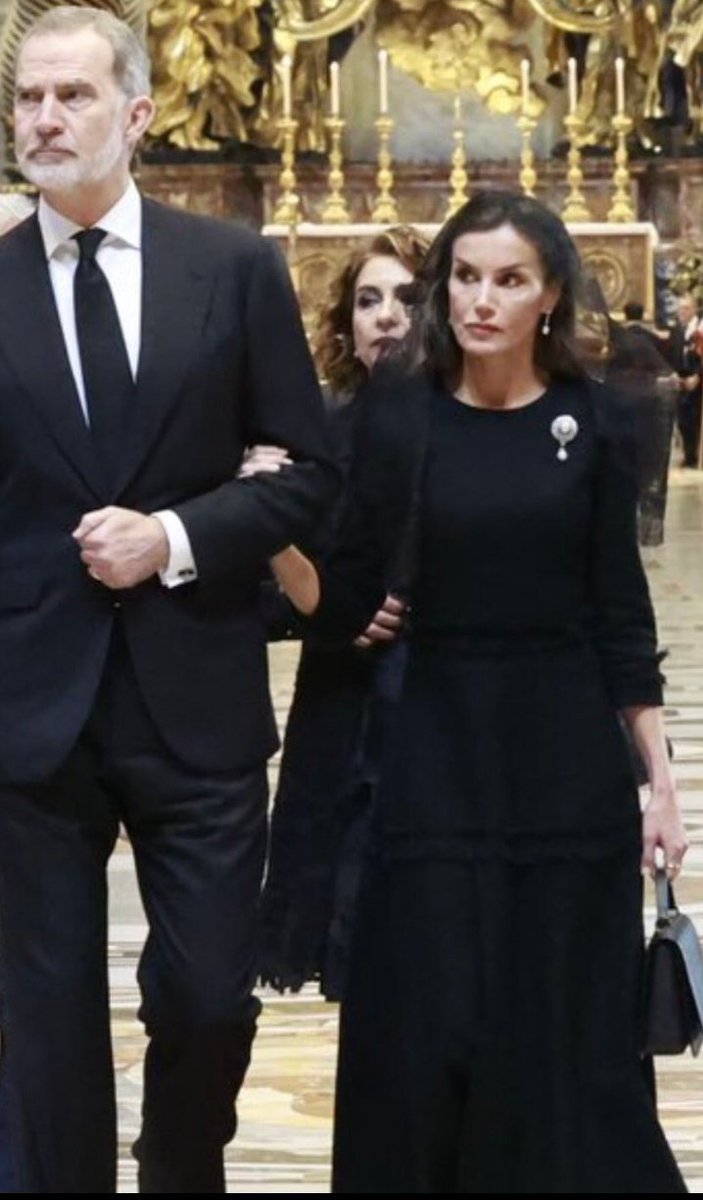 -Felipe corre que nos persigue una gitana con romero