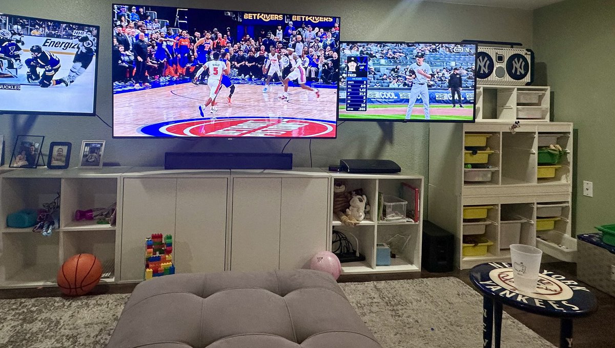 What a Sunday. Priorities with Knicks on the main one now lol. Playoffs baby. Yanks gotta bounce back. Let’s gooo!