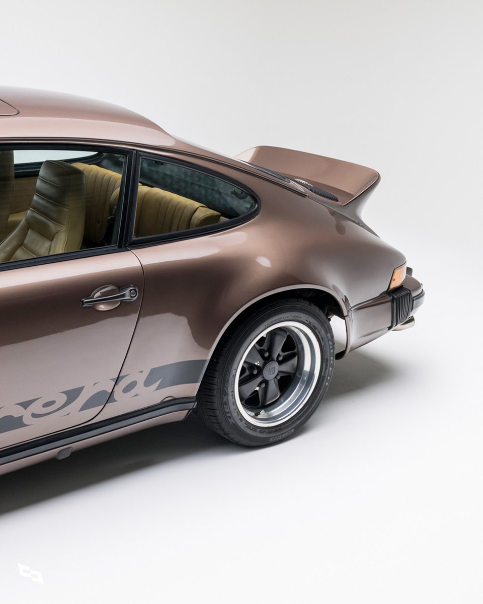 collectingcars_'s tweet image. This Porsche 911 Carrera 2.7 ‘CIS’ is a rare and desirable classic air-cooled sports car.

📍LIVE NOW - Undenheim, Germany

🔗Find out more: collectingcars.com/for-sale/1974-…

#CollectingCars #Porsche #Carrera2.7