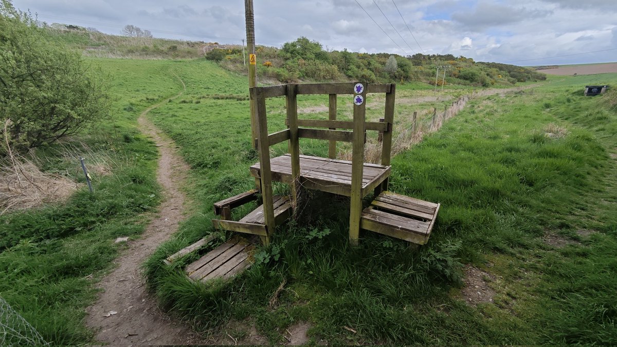stilegasm's tweet photo. Gorgeous but obsolete stile at Wormit, Fife https://t.co/MJPEU5WB2n