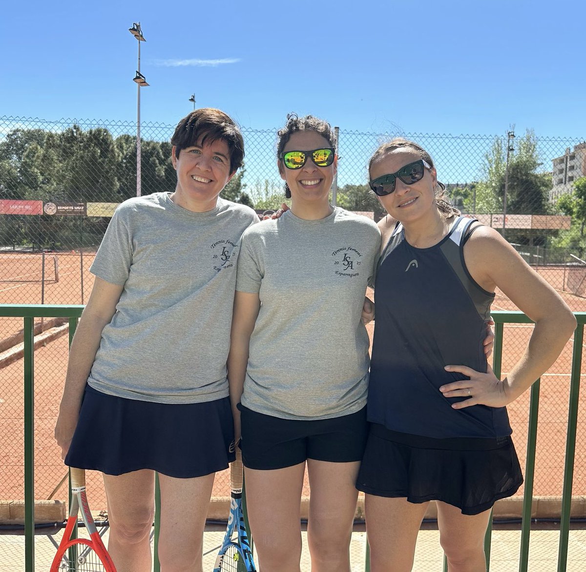 Aquest dissabte l’Aleví Femení han acabat temporada amb una victòria de 4-0 contra el Club Tennis Manresa.

L’Absolut masculí ha perdut amb un resultat 0-5 davant del @lobato_academia_de_tenis 

El Femení+30 B ha caigut davant del <a href="/ctmollet/">CTMollet El Calderí</a> amb un resultat en contra 0-3